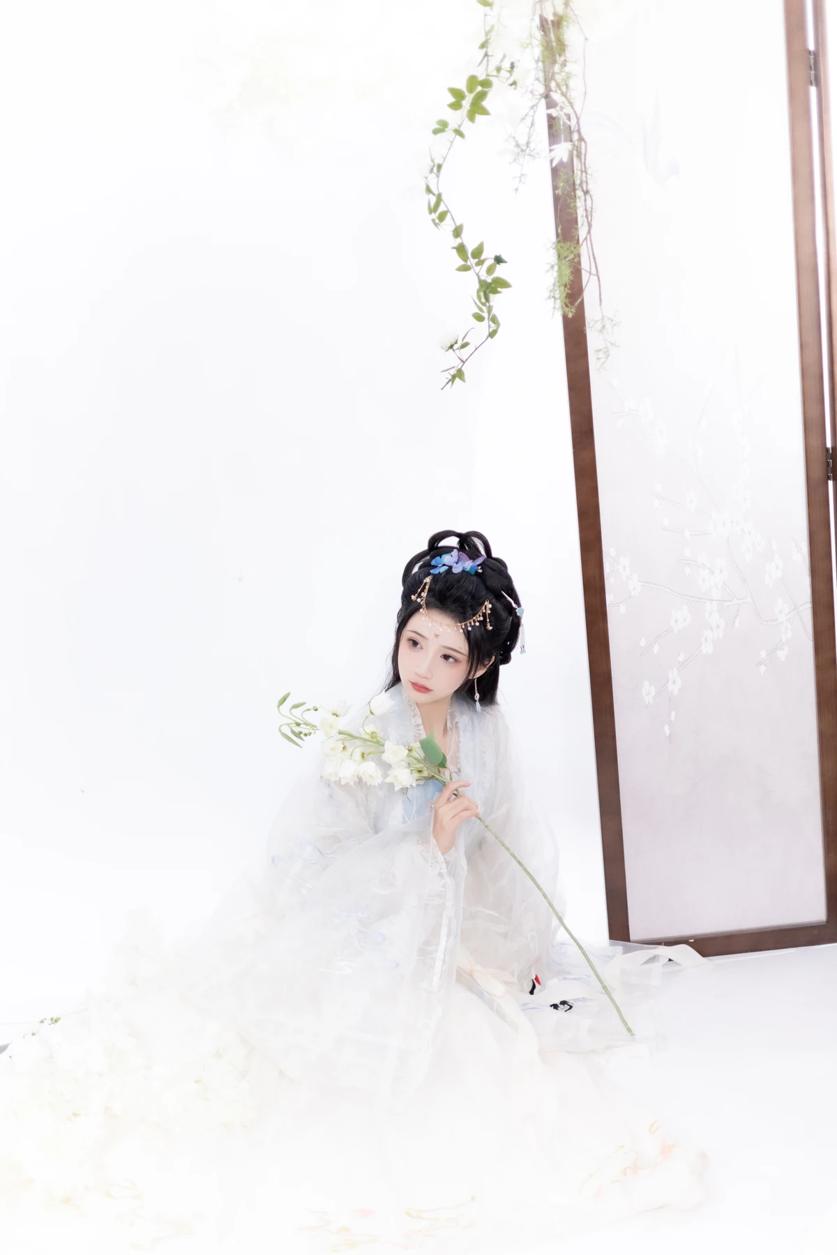 [YITUYU] 2023.01.09 Vol.2874 – Pear Blossom White -Qiluosheng’s little Susu-#[26P]-17